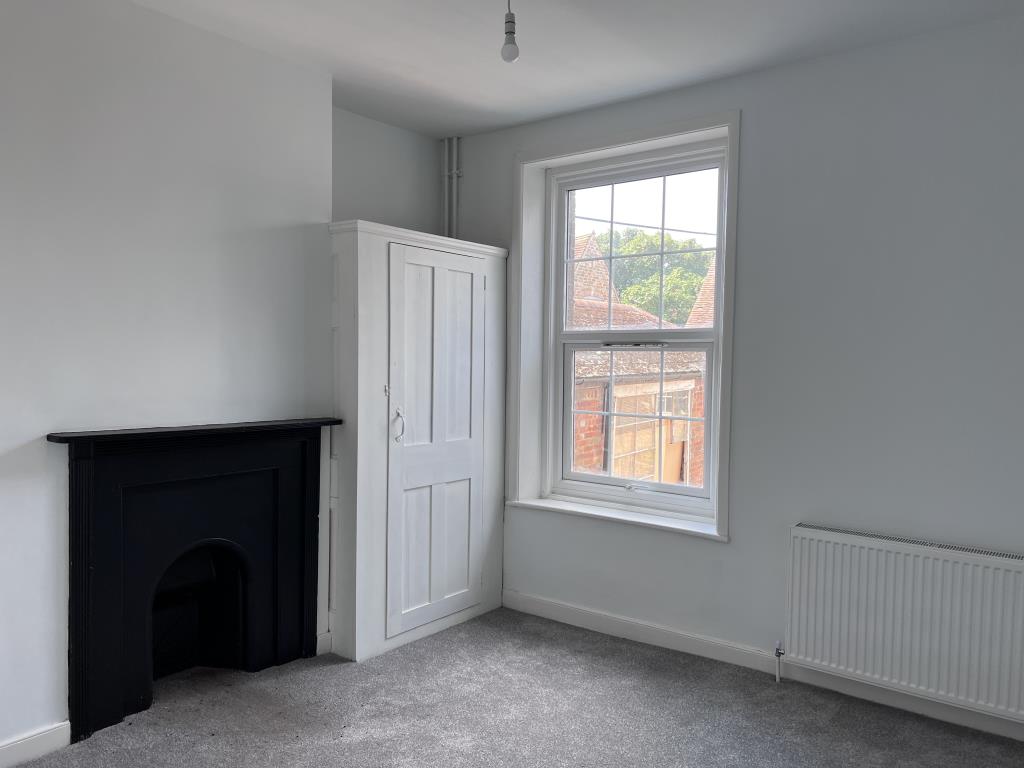 Lot: 145 - THREE-BEDROOM MAISONETTE - Smooth painted white walls and grey carpet